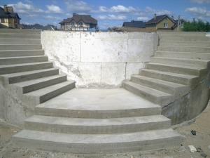 Фигурная лестница из бетона